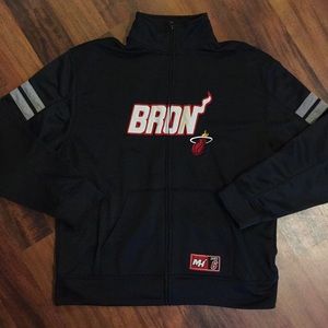 Men’s Custom-made Lebron James zip-up Sz XL